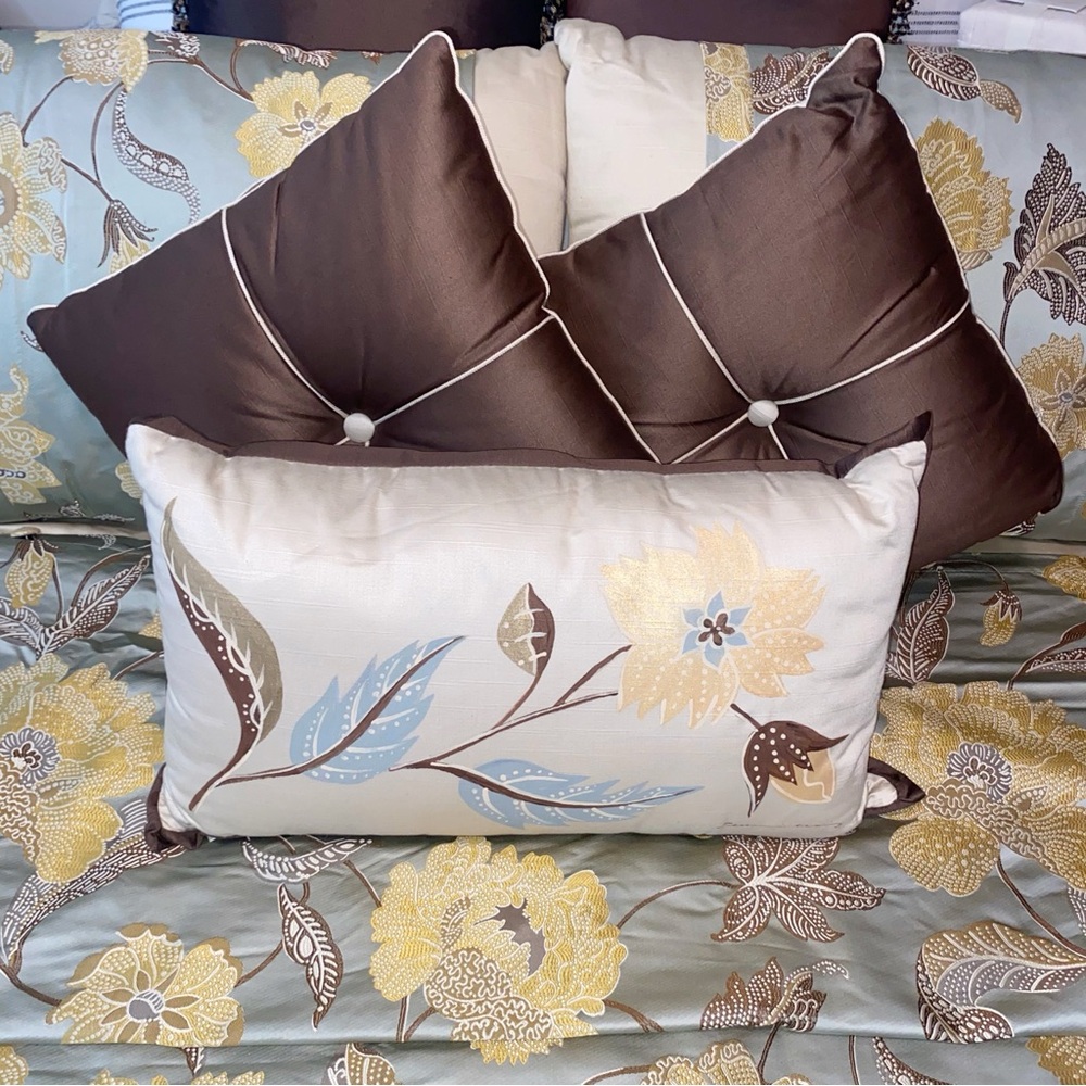EASTERN ACCENTS *Retired* Bellezza Floral Duvet Set Blue / Gold Queen NWT - Picture 3 of 16